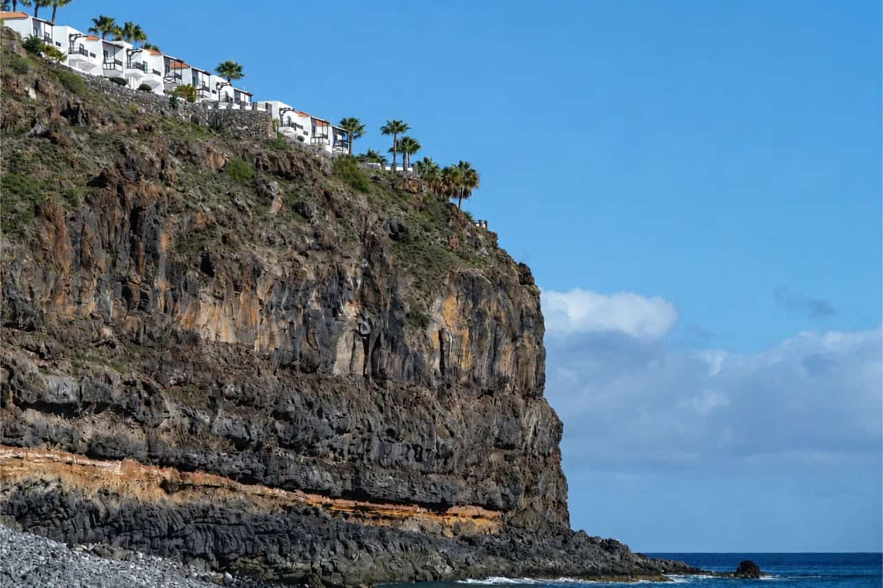 Draamaatilised vulkaanilised kaljud La Gomera rannikul
