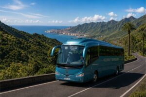 Bussimatka kiemurtelevalla vuoristotiellä Anagan maaseutupuiston rehevien maisemien halki, panoraamanäkymin Santa Cruziin, Atlantin valtamereen ja Tenerifen pohjoisosien vihreisiin laaksoihin kirkkaan sinisen taivaan alla.