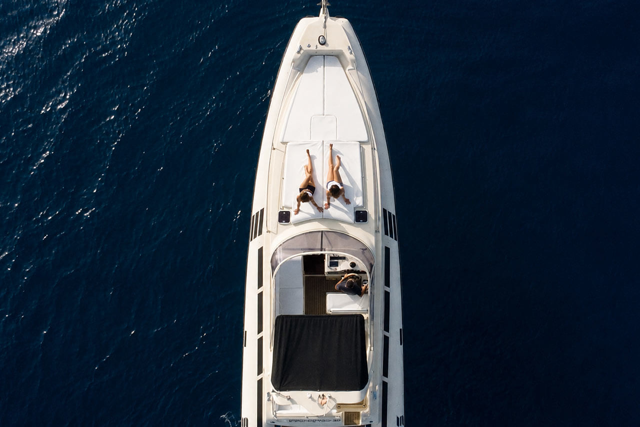 Aerial view of the Opera 33 speed boat