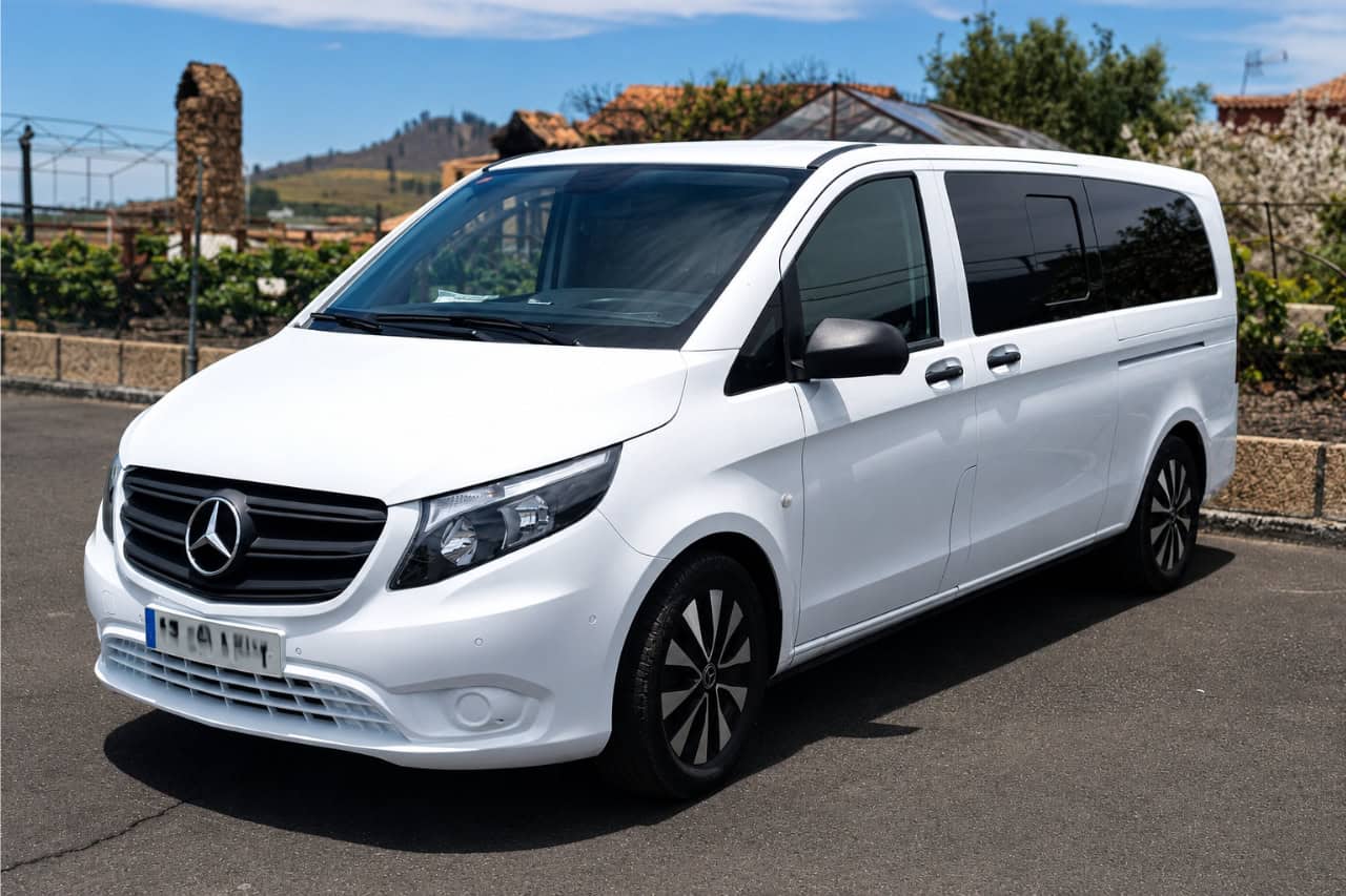 Mercedes minivan používaný na vínne degustačné zájazdy v malých skupinách na Tenerife