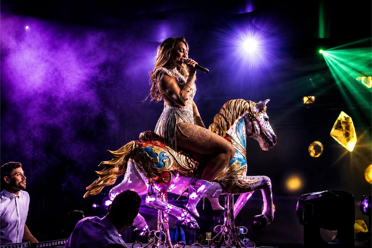 Scandal Dinner Show performance with acrobatics and live entertainment in Tenerife
