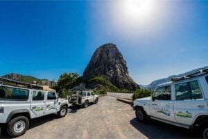Tamarán safari-jeepar nära Roque Agando under en jeep-tur på La Gomera från Teneriffa