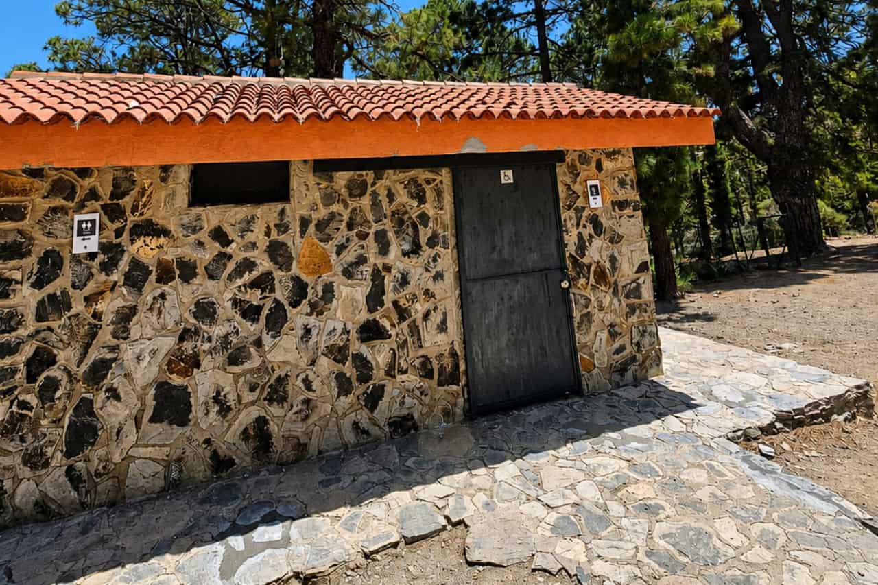 Las Lajas recreational area, the rest and toilet stop before the downhill ride