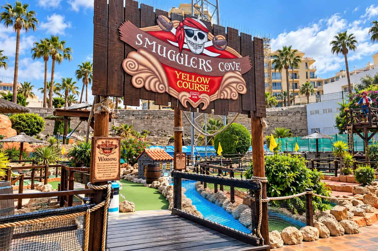 De ingang van de piratenminigolf in het zuiden van Tenerife