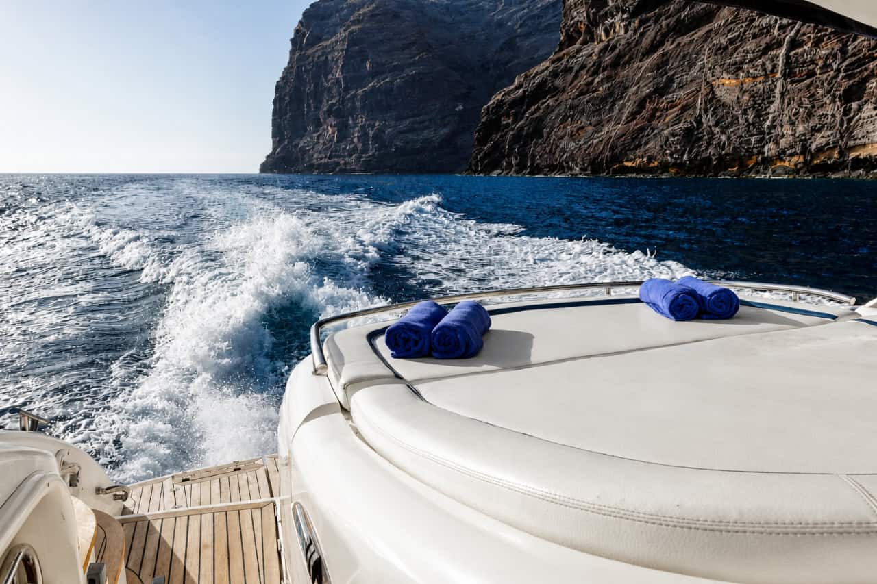 Sunbeds on the Bellini yacht with cliff views