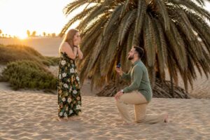 Verrassingsaanzoek tijdens de zonsondergang in de duinen van Maspalomas, Gran Canaria