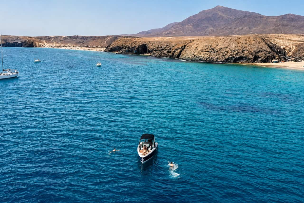 Grafica per carta collezionabile di noleggio barche Saxdor a Lanzarote