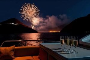 Festeggiate il Capodanno su una barca privata a Playa Blanca con champagne e fuochi d'artificio sulla costa di Lanzarote