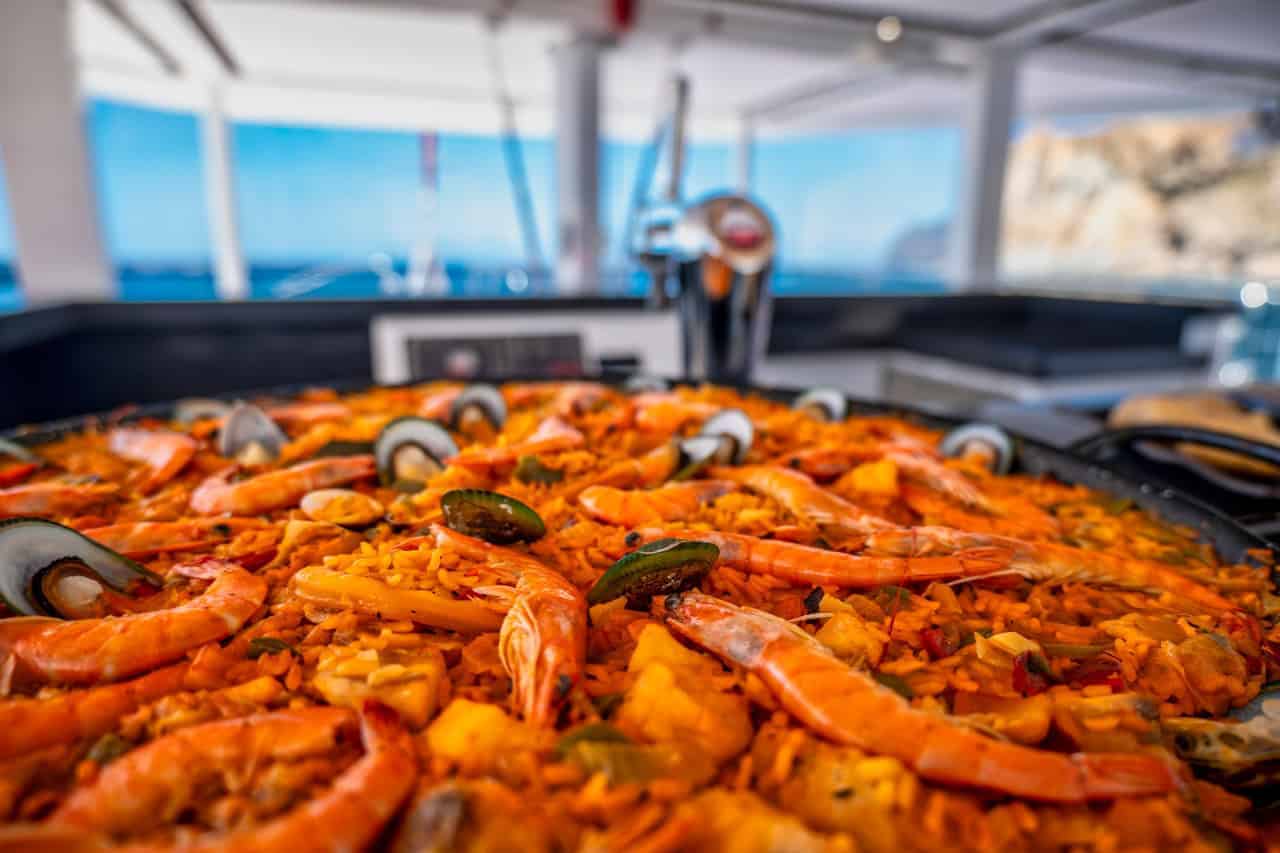 Паэлья на корабле Obycat Gran Canaria