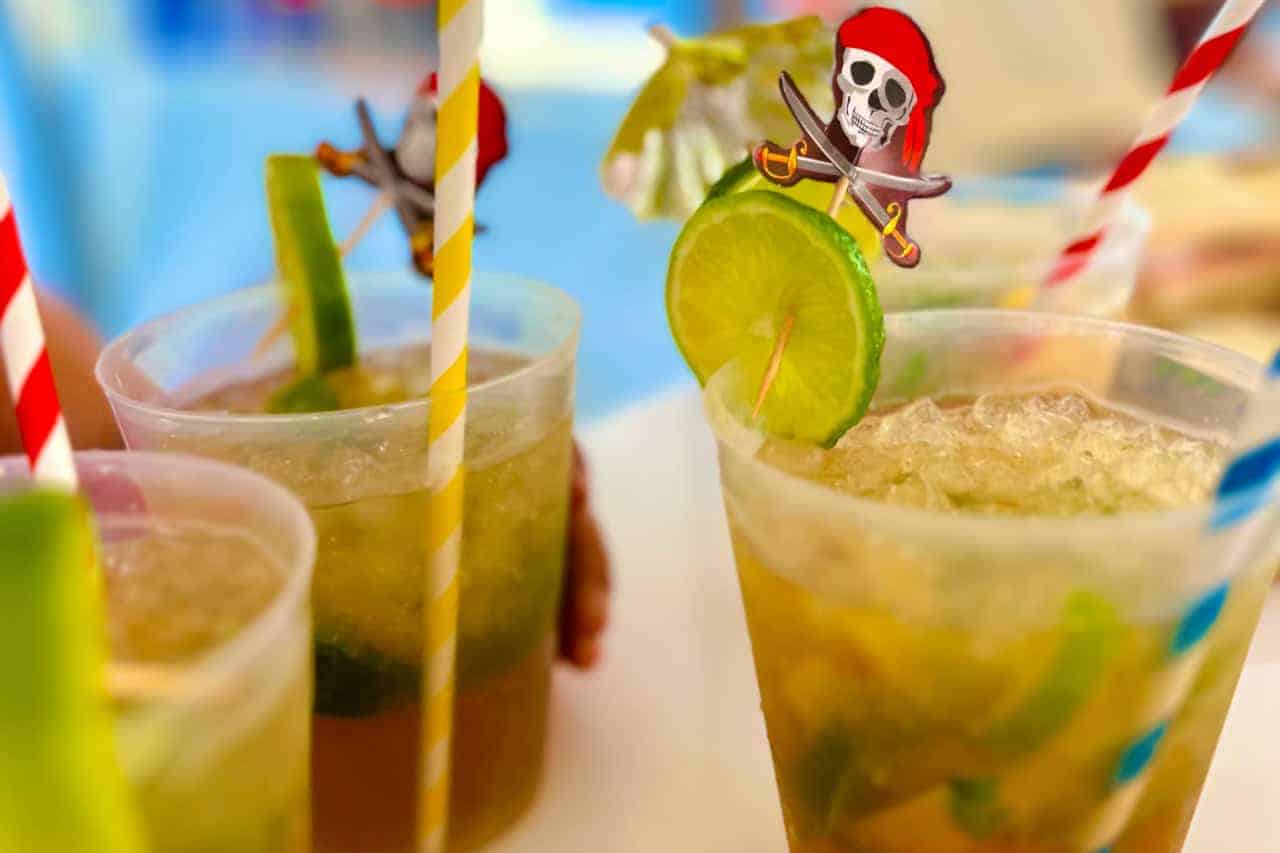 Drei Cocktails auf dem Sealand Katamaran in Fuerteventura