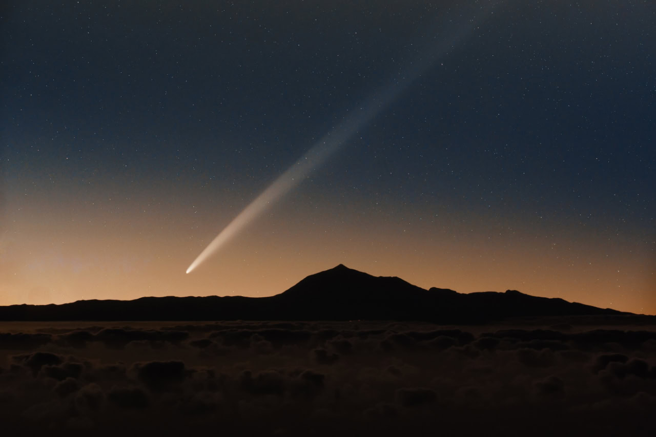 Comet visible above La Palma mountains during private night sky tour