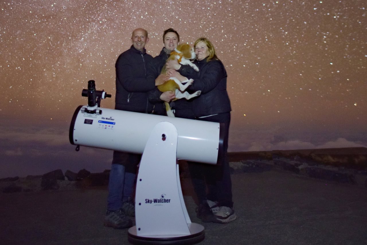 Family enjoying private stargazing tour in La Palma with professional Sky-Watcher telescope under the Milky Way