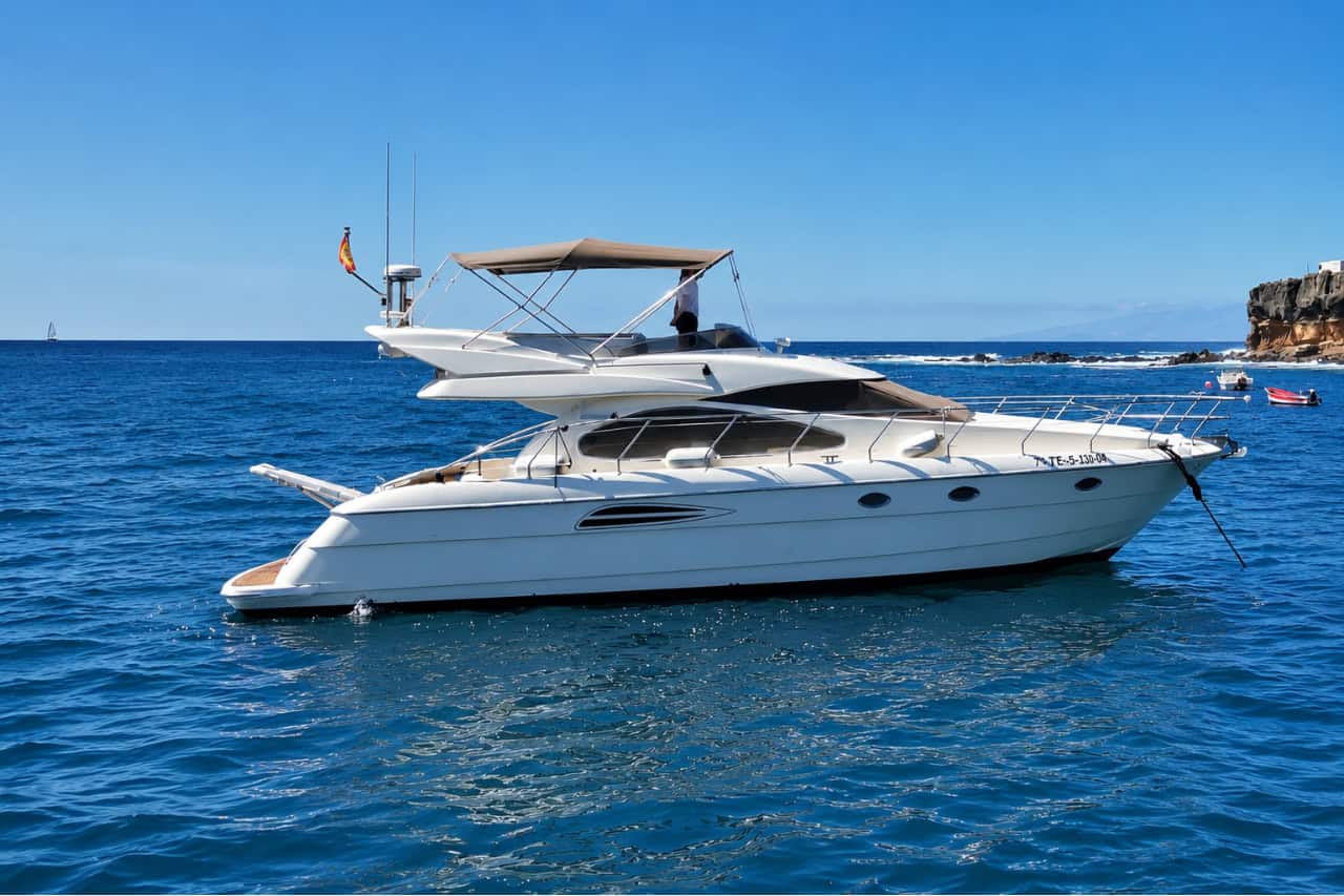 Alquiler de yate a motor privado de 14 metros en Tenerife