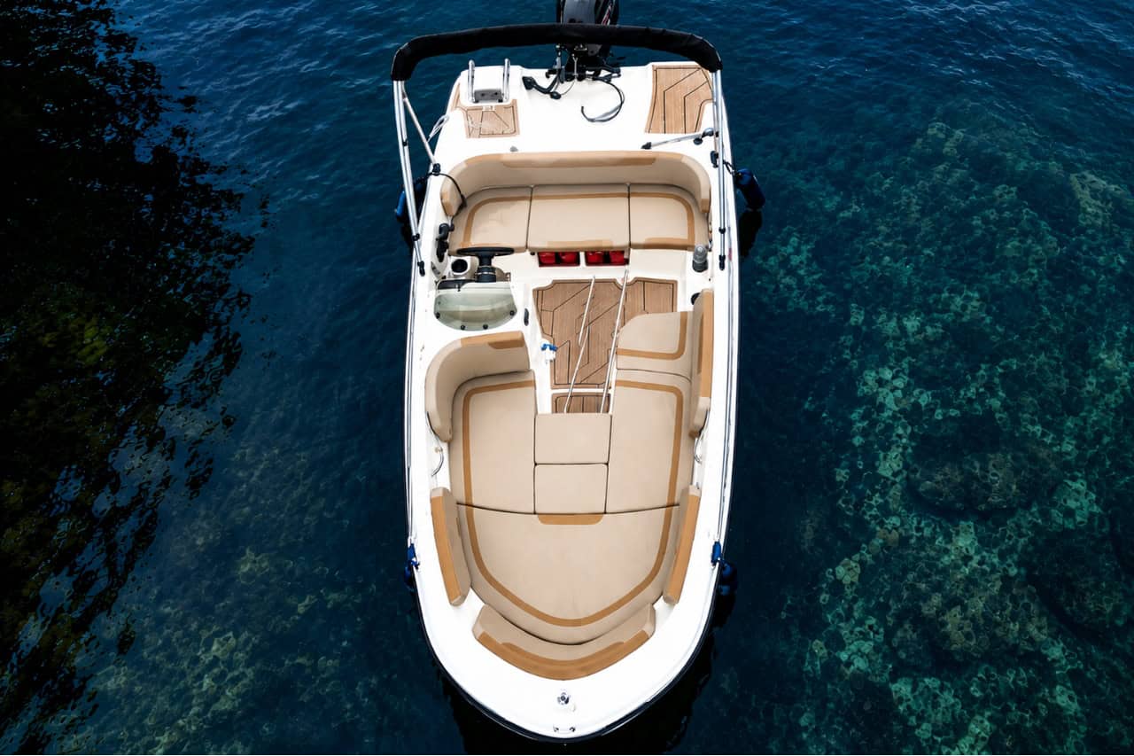 Rent a captain-free boat in Lanzarote and explore the island's stunning coastline at your own pace. No boating licence required, easy to drive, and perfect for couples, families, or friends seeking a private day on the Atlantic Ocean.