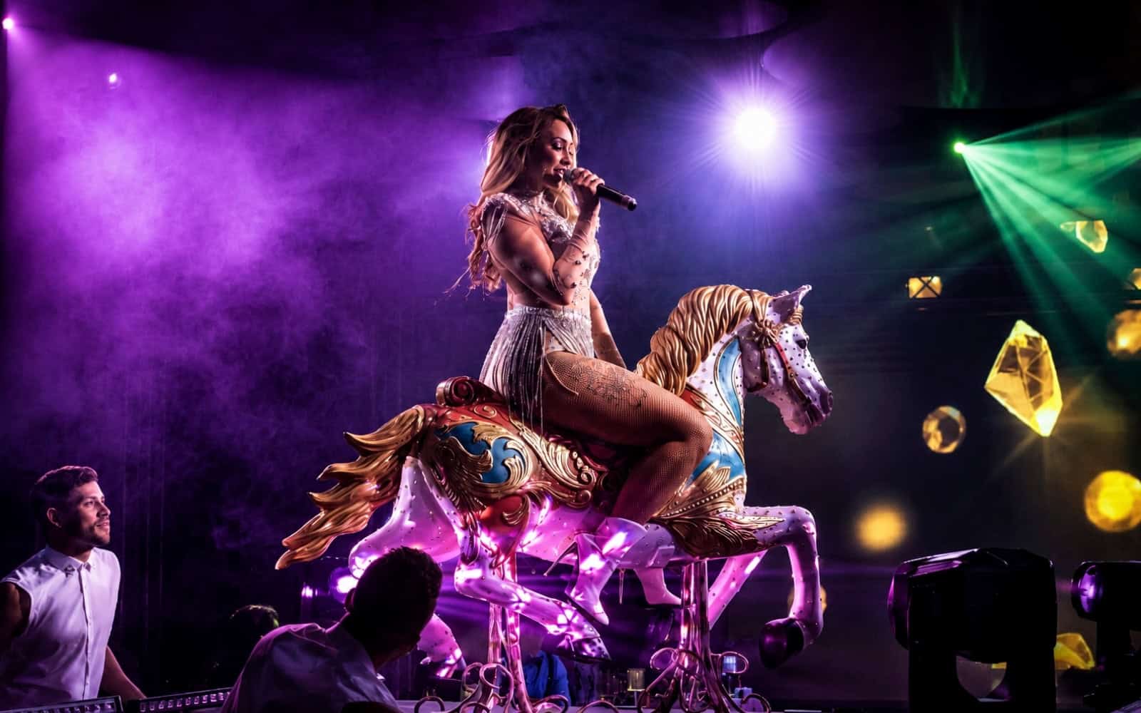 Performer on stage during a dinner show in Tenerife