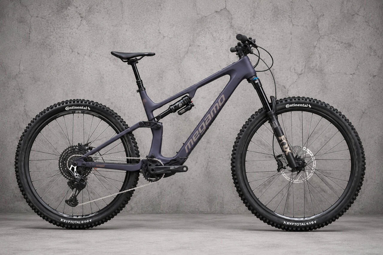 Electric full suspension mountain bike for rent in La Palma