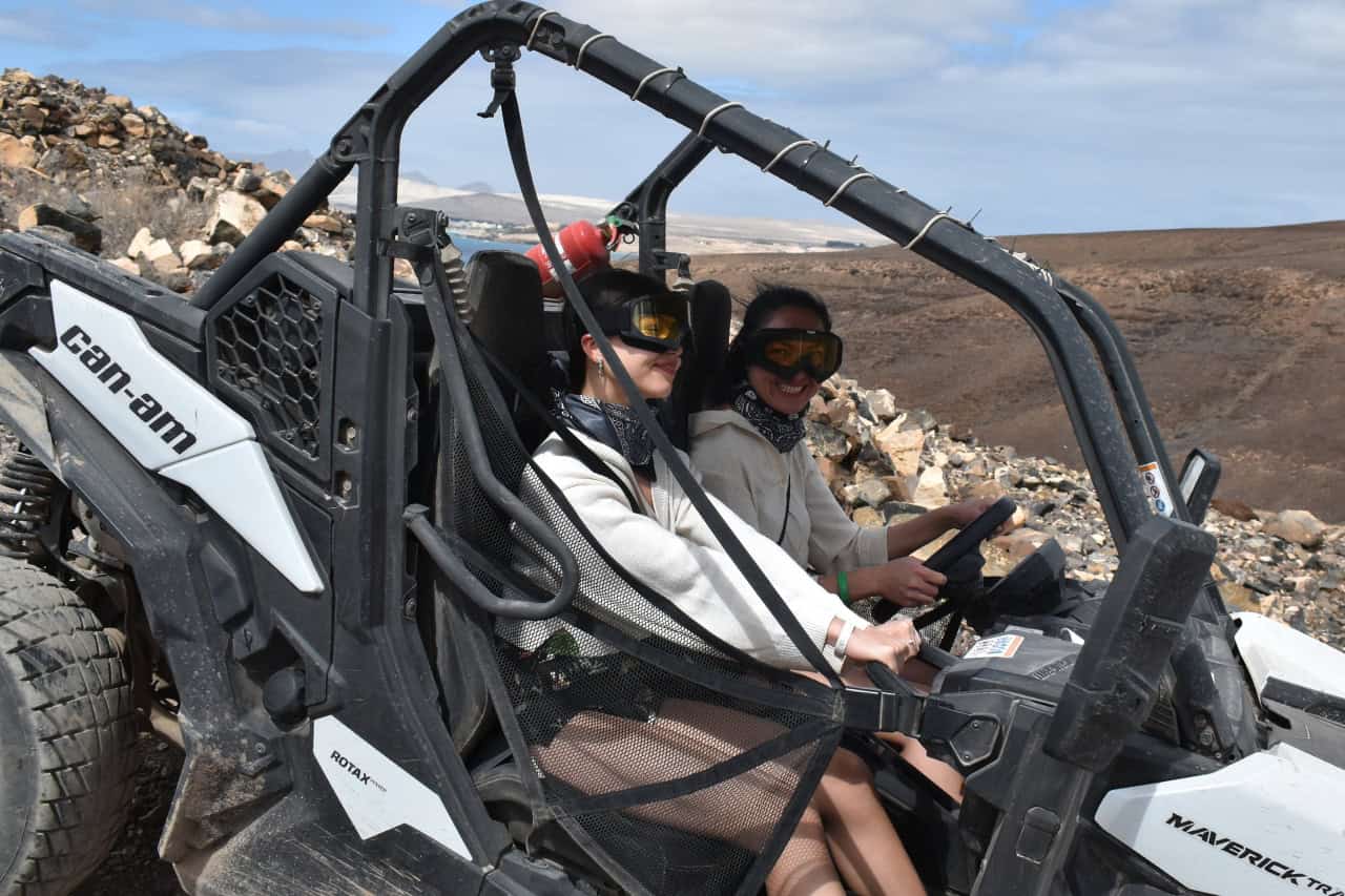 Two guests ready for a Can-Am Maverick buggy tour in Fuerteventura