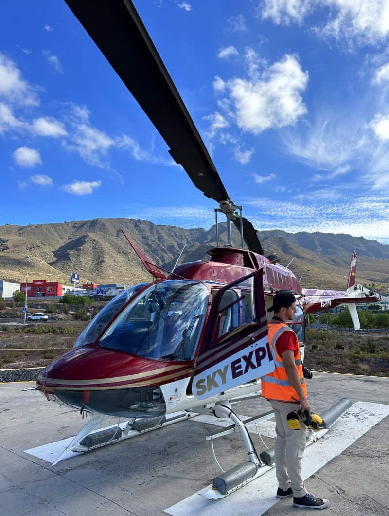 Crew preparing the helicopter before a helicopter tour Tenerife at Adeje heliport
