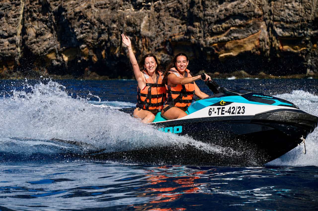 Jet ski safari under the Los Gigantes cliffs