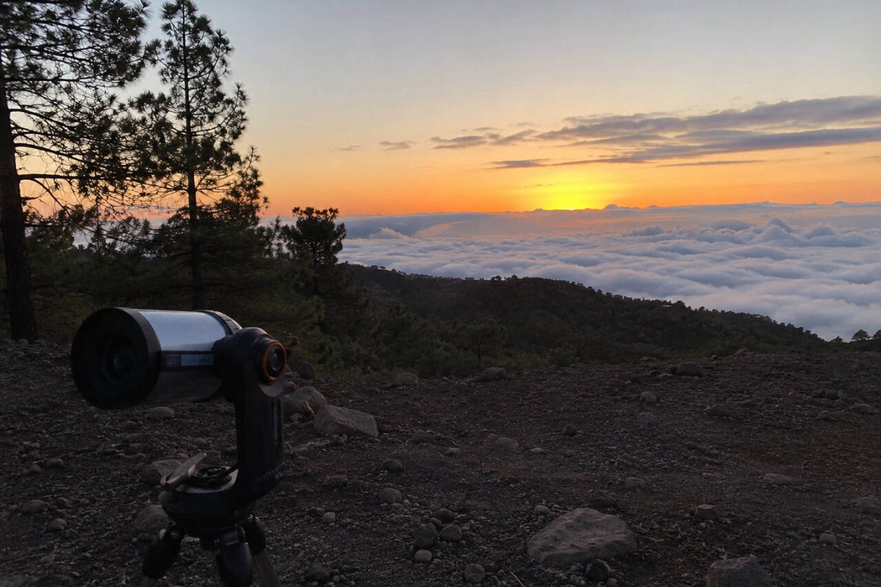Portable telescope overlooking the sea of clouds during sunset on the Mount Teide Stargazing Tour in Tenerife, before the evening astronomy experience.