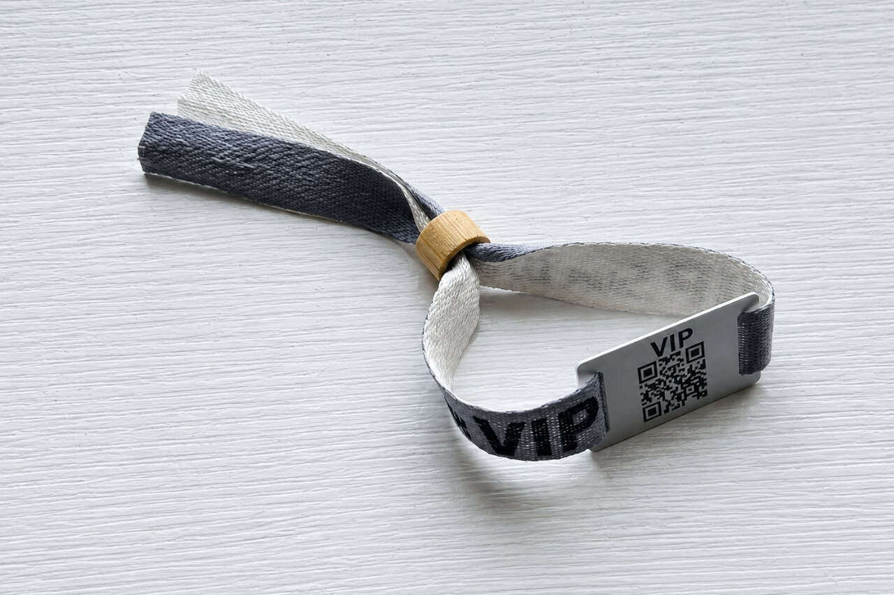 VIP access bracelet included with the Siam Park Villa package, featuring fast-track attractions and all-inclusive dining.