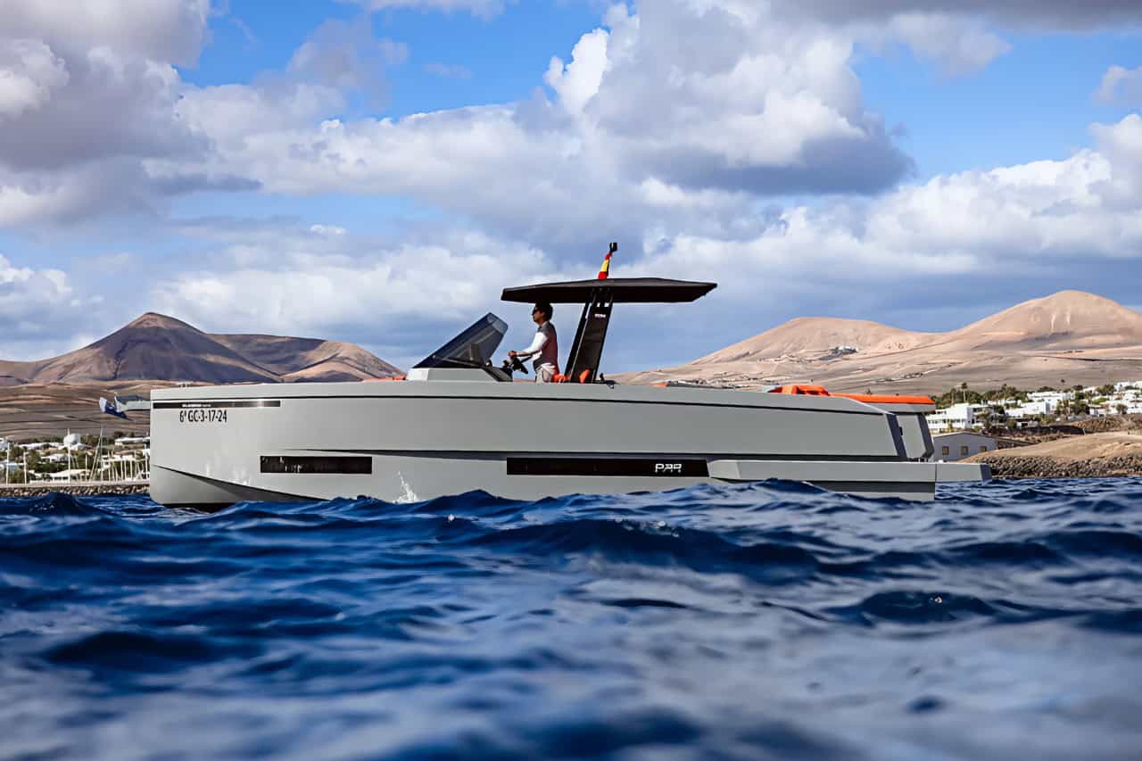 BlackDune speedboat charter cruising Gran Canaria