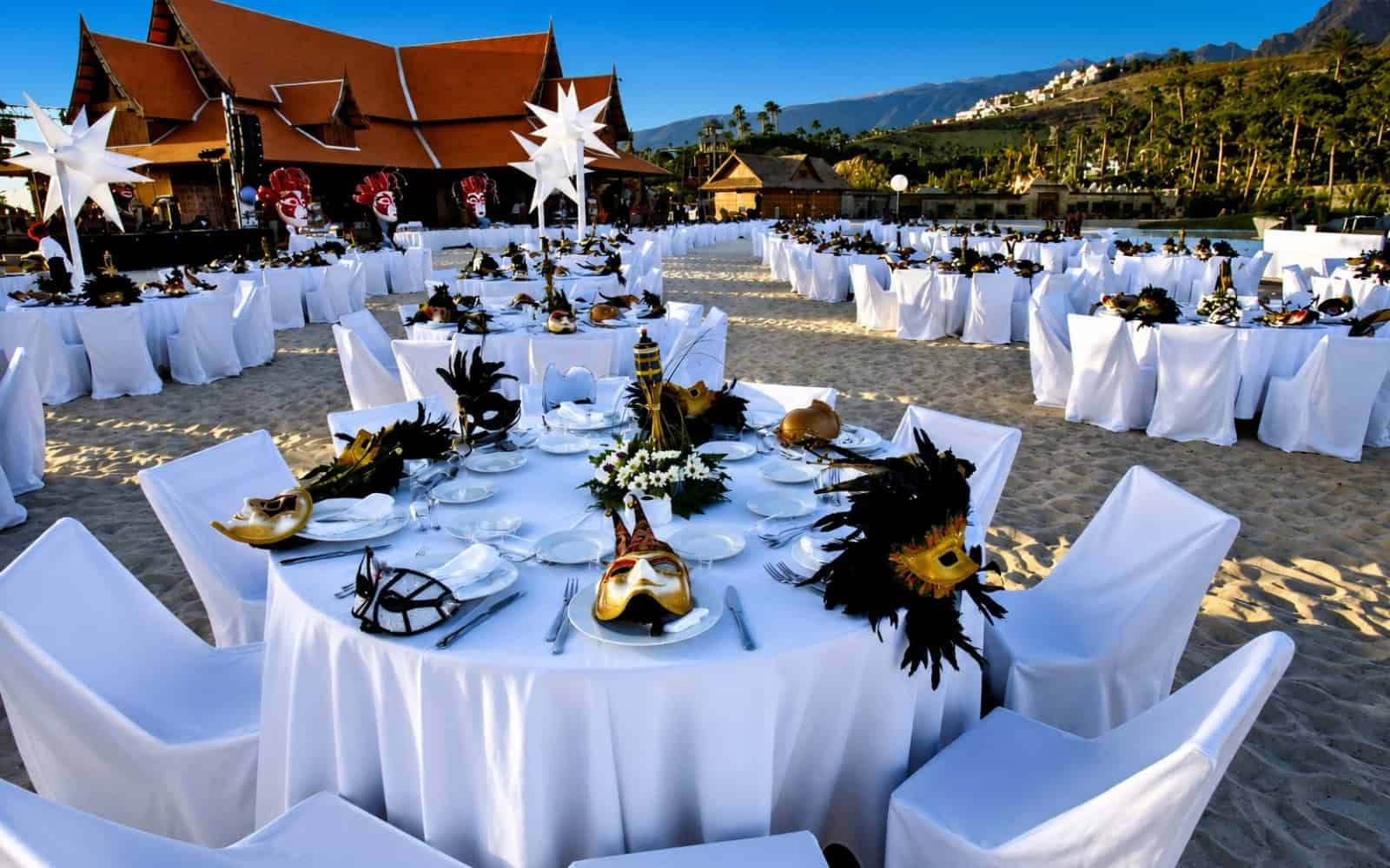 Beach dinner setup for a company outing organized by Club Canary in Tenerife