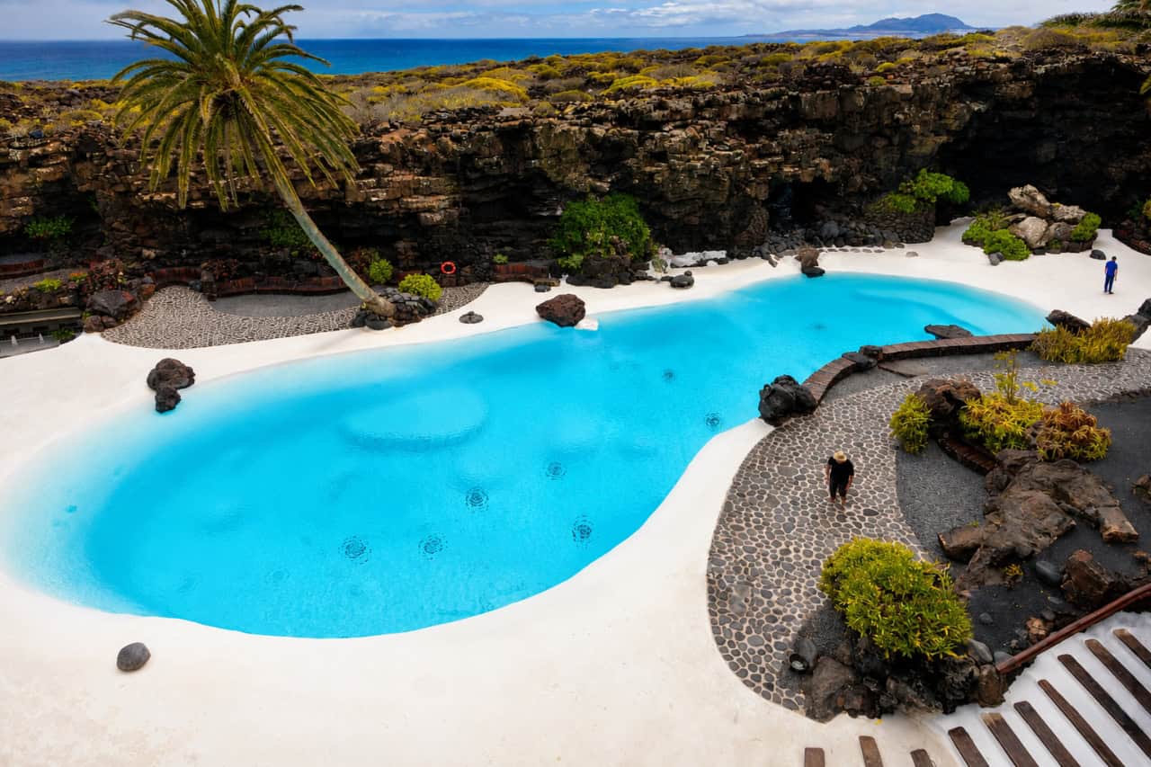 Panoramic view of the turquoise lagoon at Jameos del Agua in Lanzarote, a must-see attraction often combined with a Cueva de los Verdes tour.