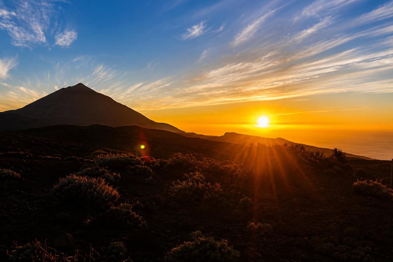 Golden sunset beside Mount Teide during the Puerto de la Cruz Teide stargazing experience