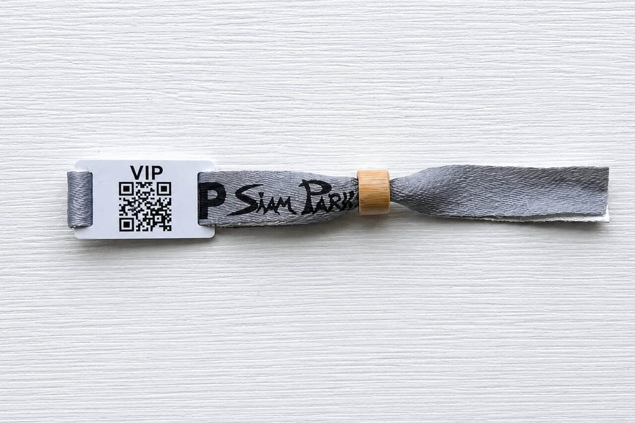 Siam Park VIP wristband with QR code for the All Inclusive ticket
