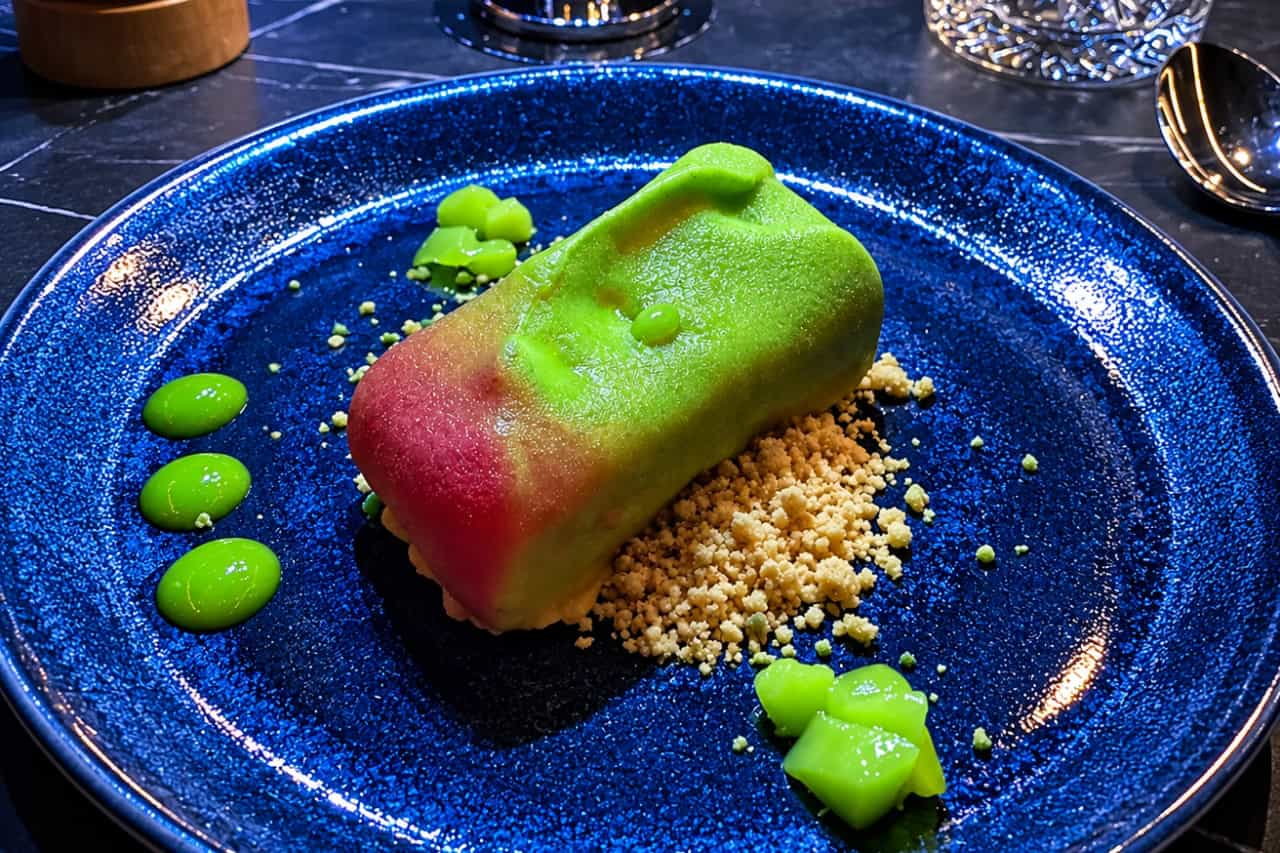 Colorful gourmet dessert with fruit garnishes and crumble served during the Sala Scala Gran Canaria Dinner Show.