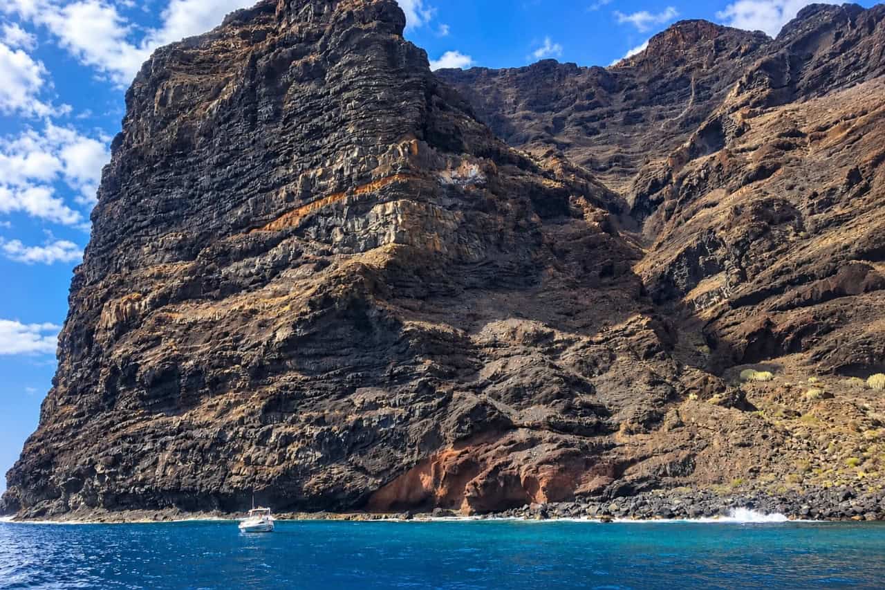 De kliffen van Los Gigantes vanaf de Royal Delfin cruise